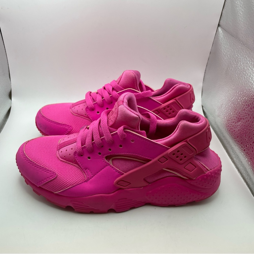 Nike Air Huarache neon pink sneakers 5Y/ women’s 6.5
